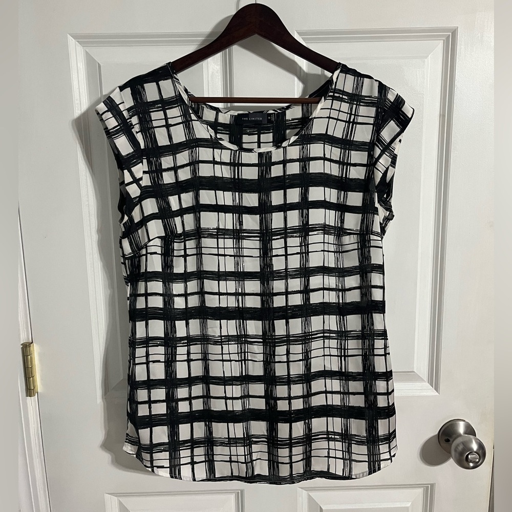 The Limited Black and White Boxy Graphic Cap Sleeve Blouse